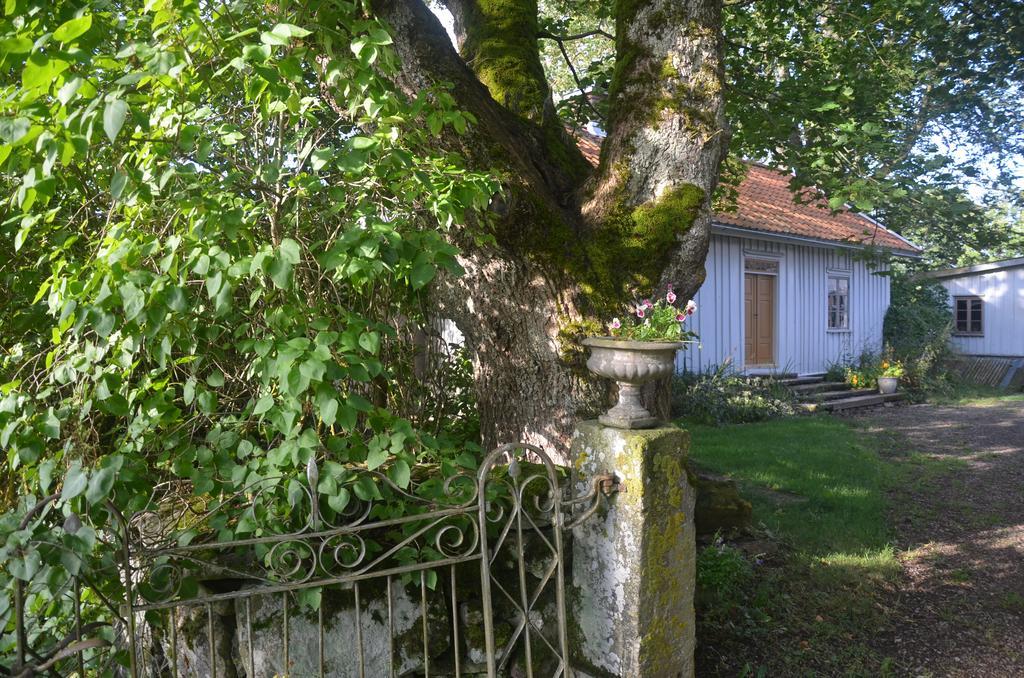 Naestegarden Bed & Breakfast Satuna Exterior photo